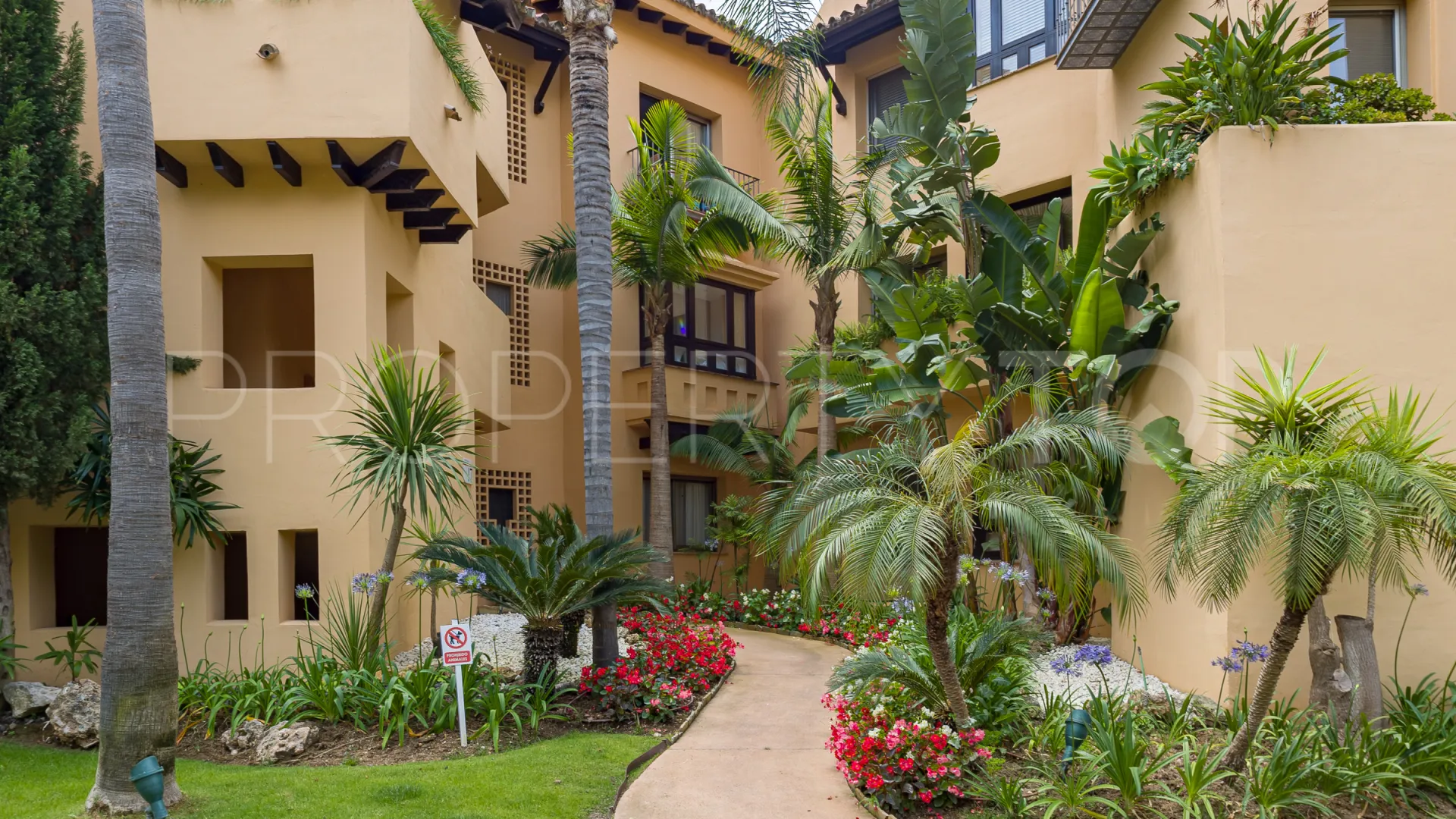 Ground floor apartment in Sierra Blanca for sale
