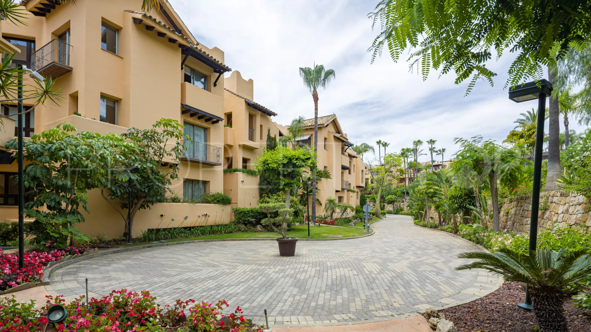 Ground floor apartment in Sierra Blanca for sale