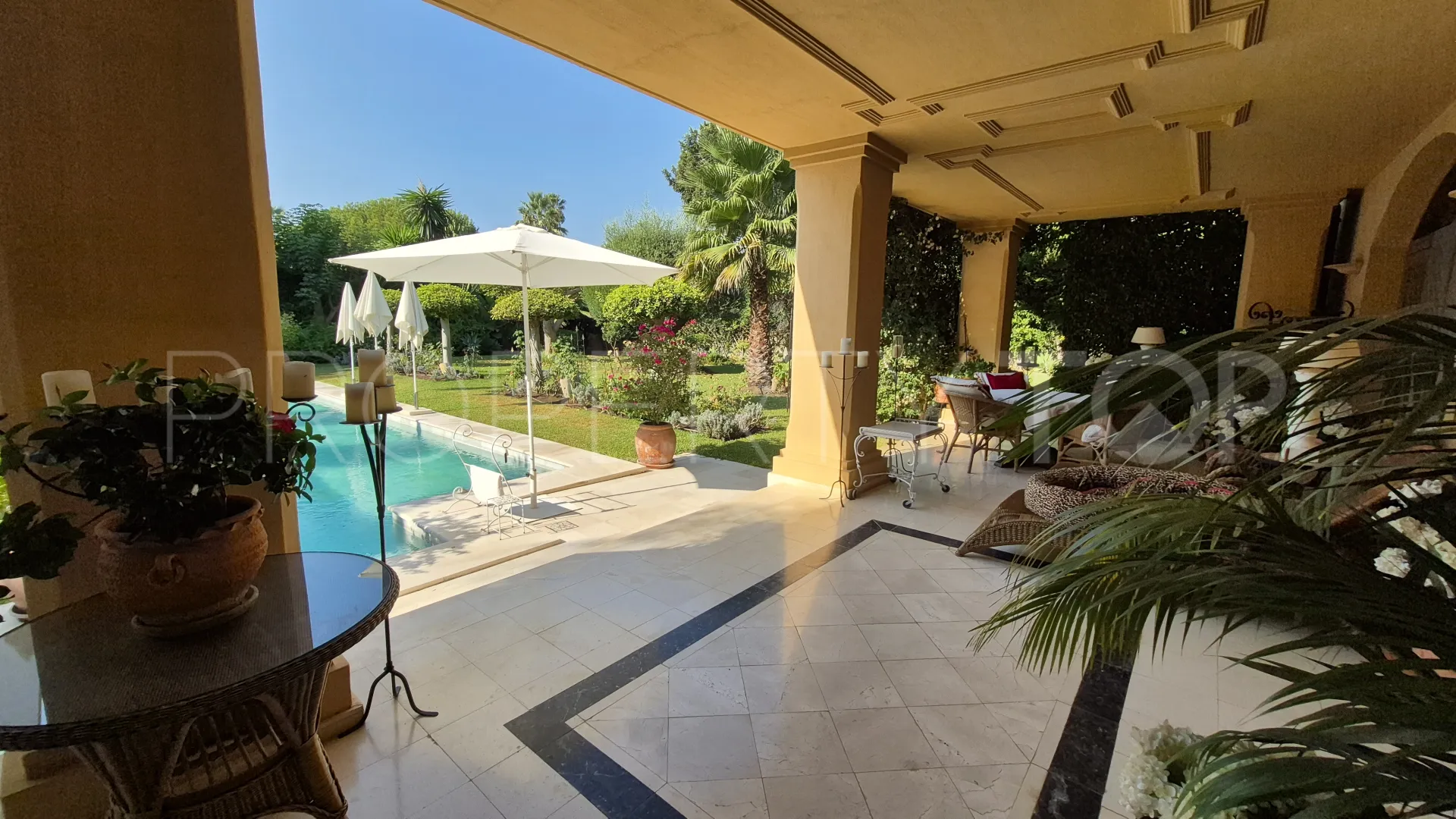 For sale villa in Guadalmina Baja with 3 bedrooms