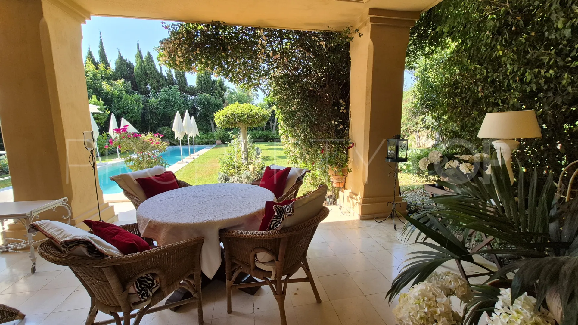 For sale villa in Guadalmina Baja with 3 bedrooms