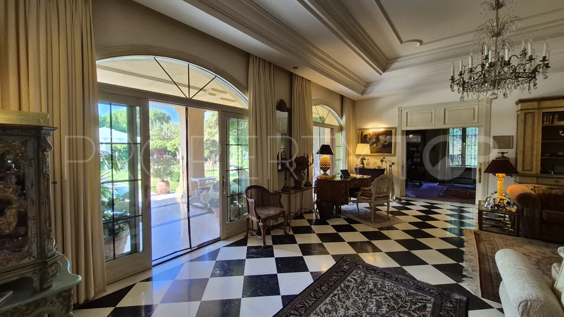 For sale villa in Guadalmina Baja with 3 bedrooms