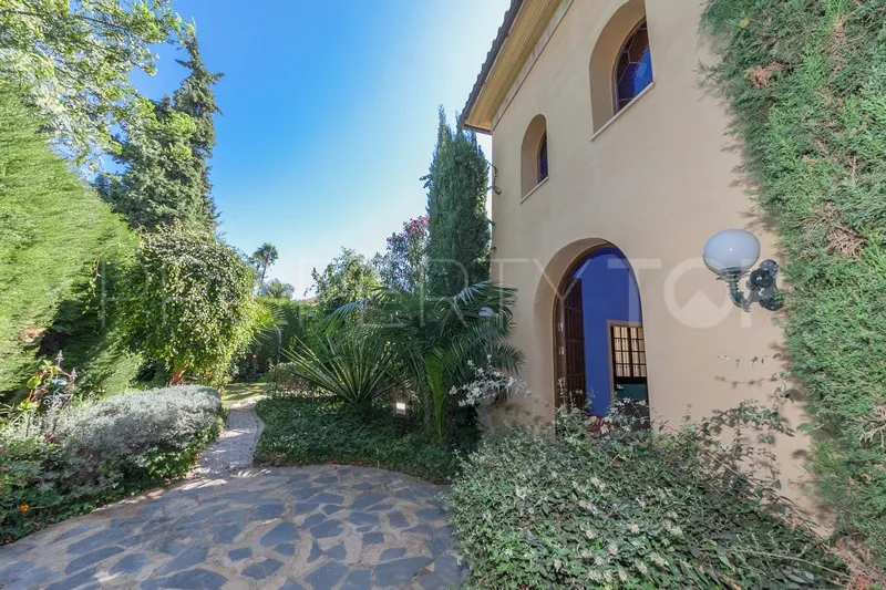 For sale villa in Guadalmina Baja with 3 bedrooms
