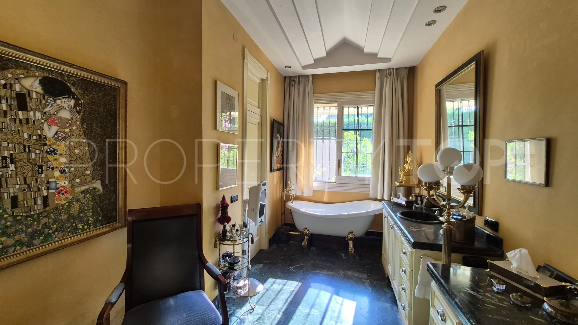 For sale villa in Guadalmina Baja with 3 bedrooms