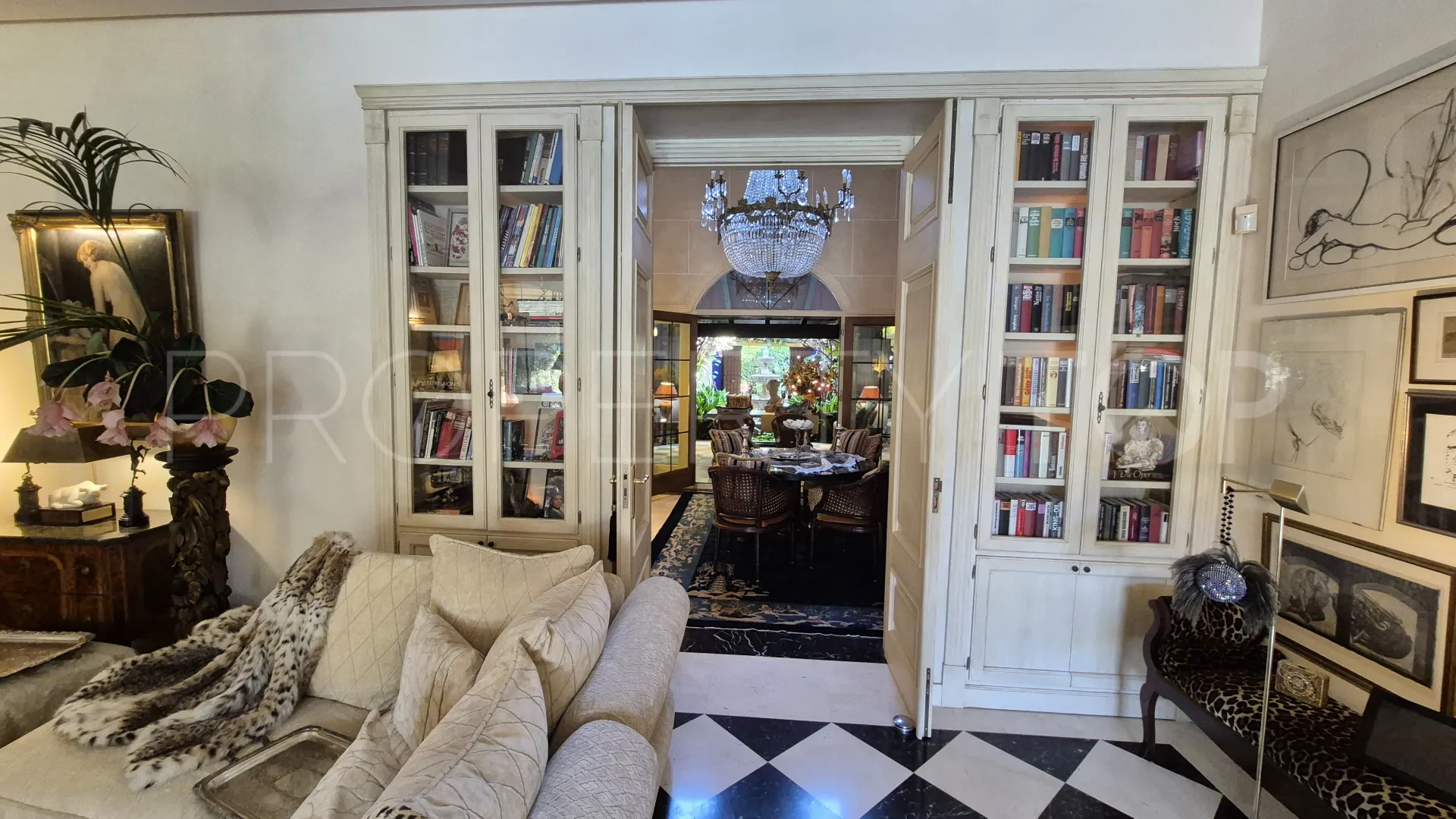 For sale villa in Guadalmina Baja with 3 bedrooms