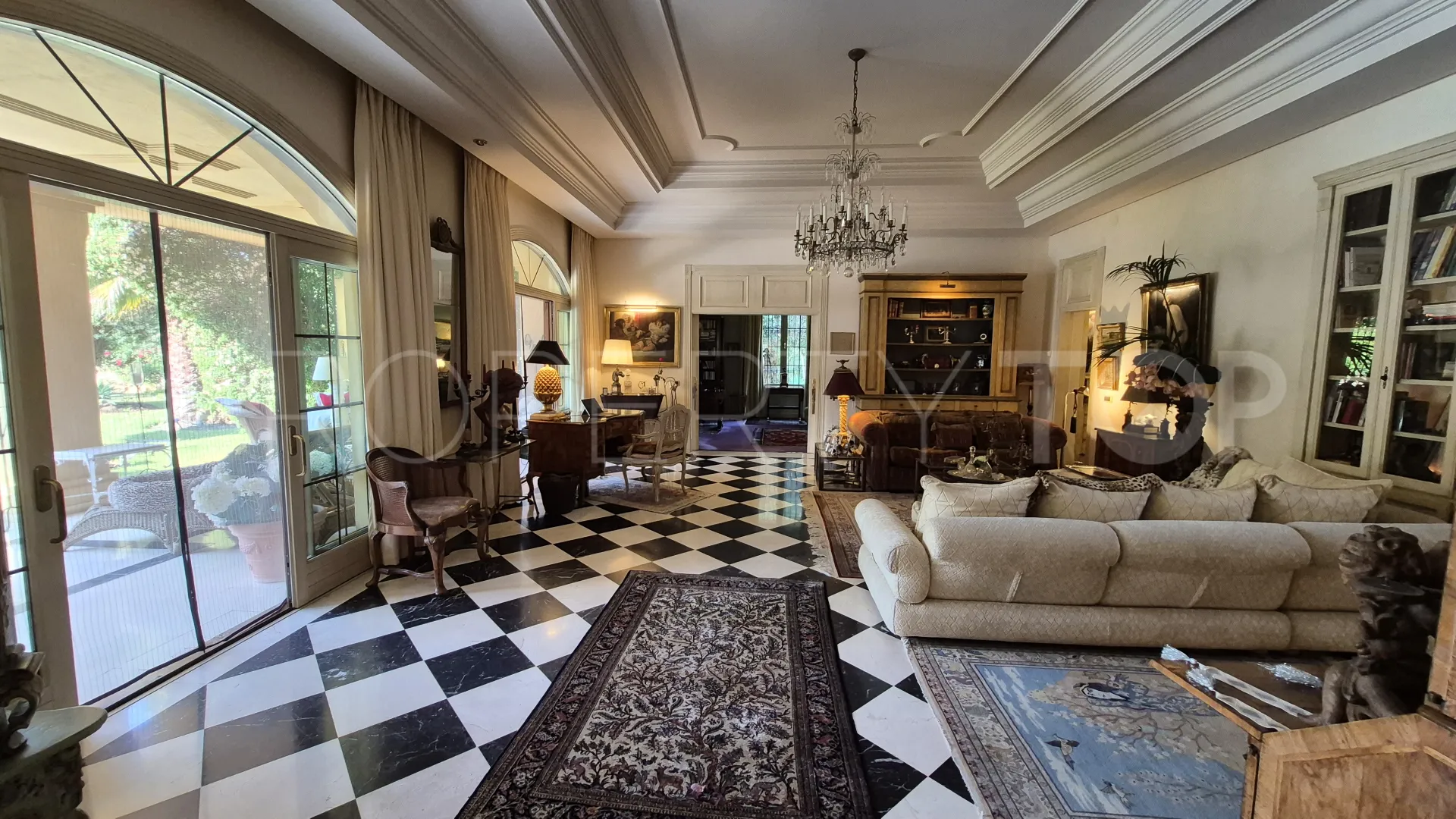 For sale villa in Guadalmina Baja with 3 bedrooms