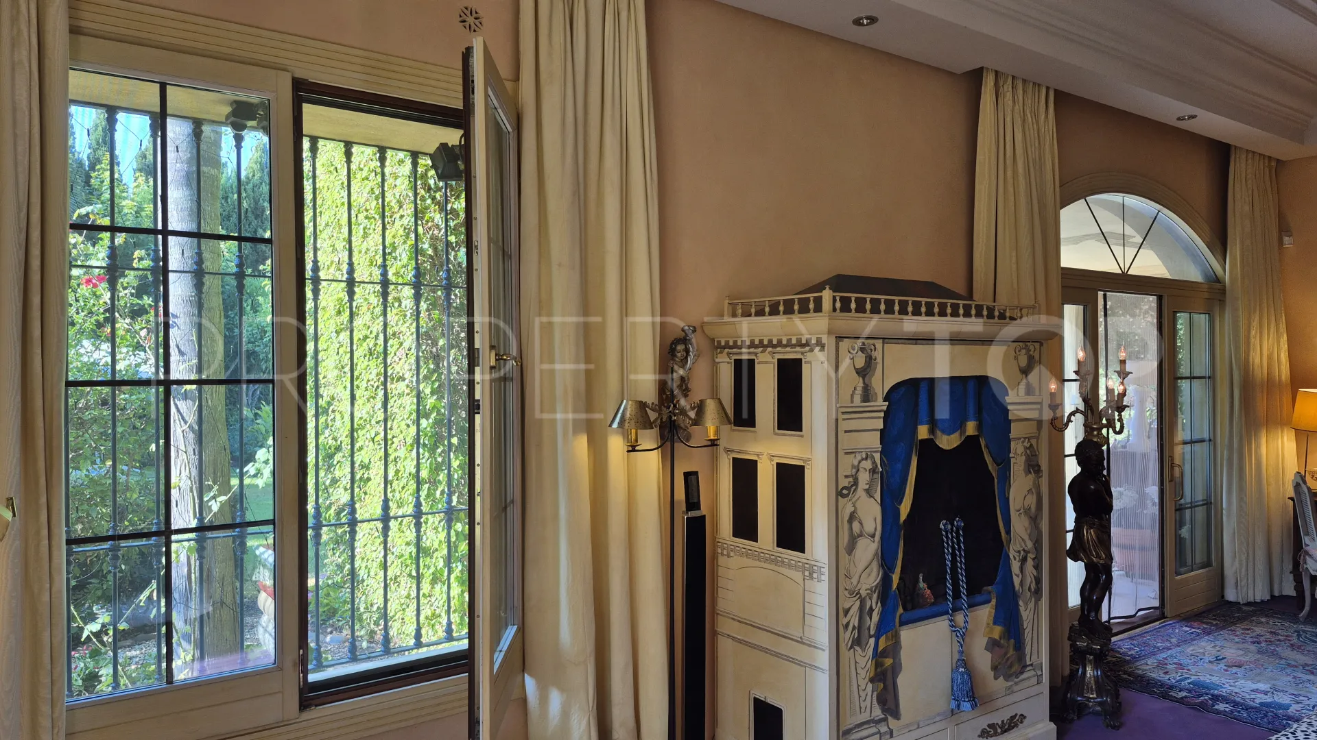 For sale villa in Guadalmina Baja with 3 bedrooms