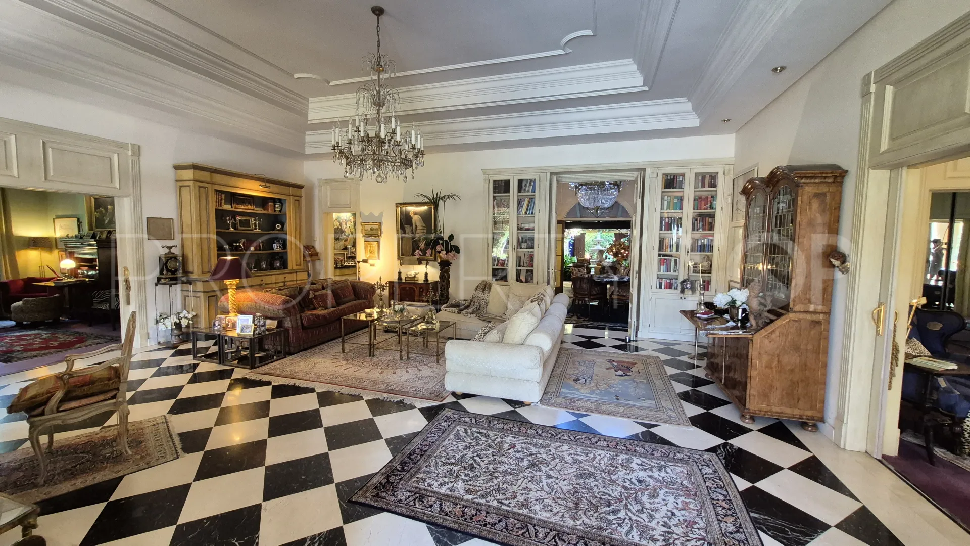 For sale villa in Guadalmina Baja with 3 bedrooms
