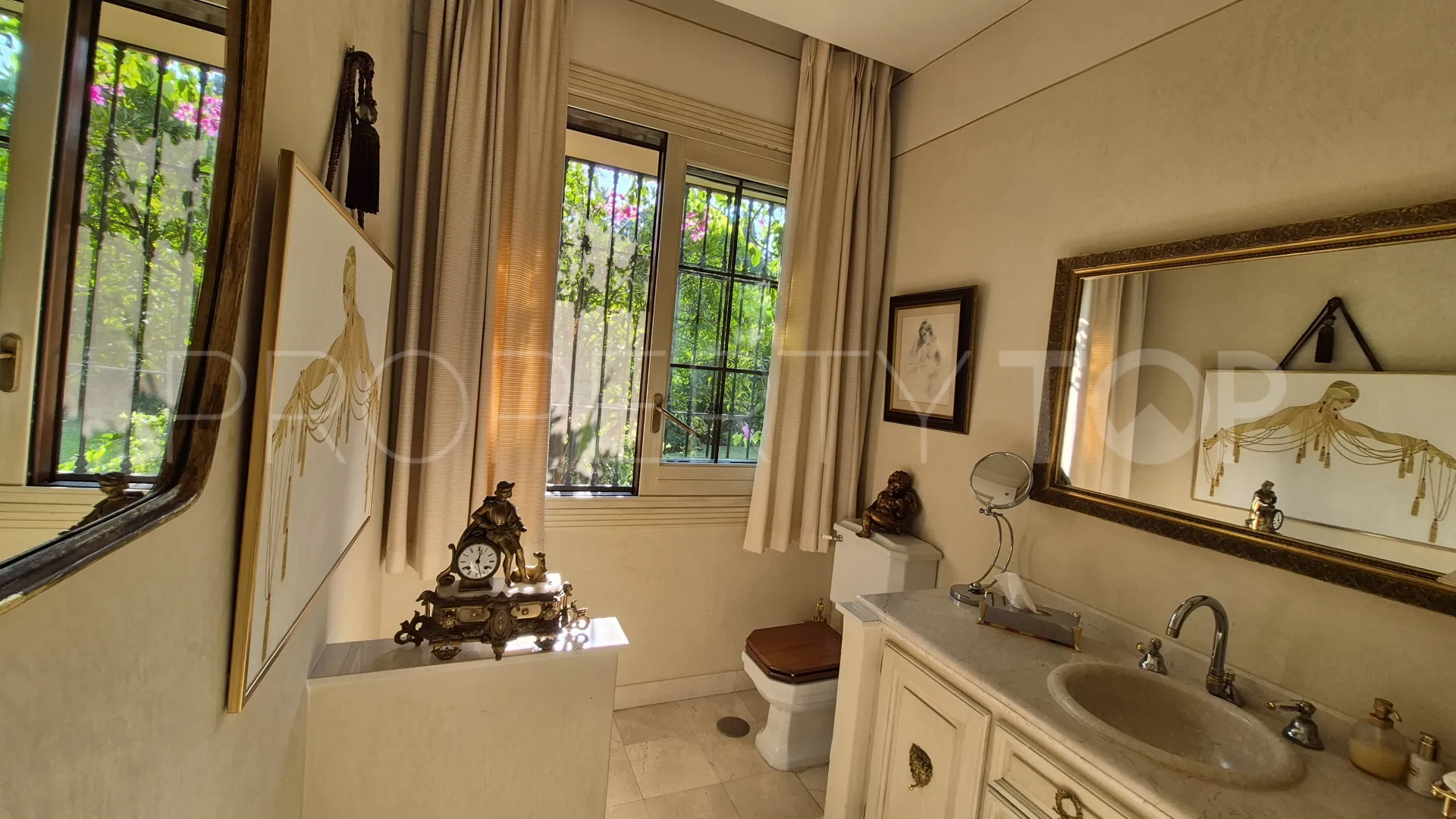 For sale villa in Guadalmina Baja with 3 bedrooms