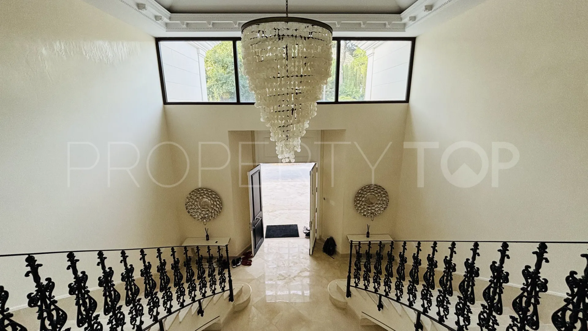 Comprar villa de 8 dormitorios en Sierra Blanca