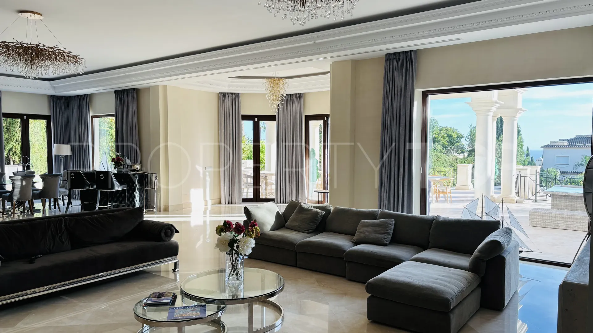 Comprar villa de 8 dormitorios en Sierra Blanca