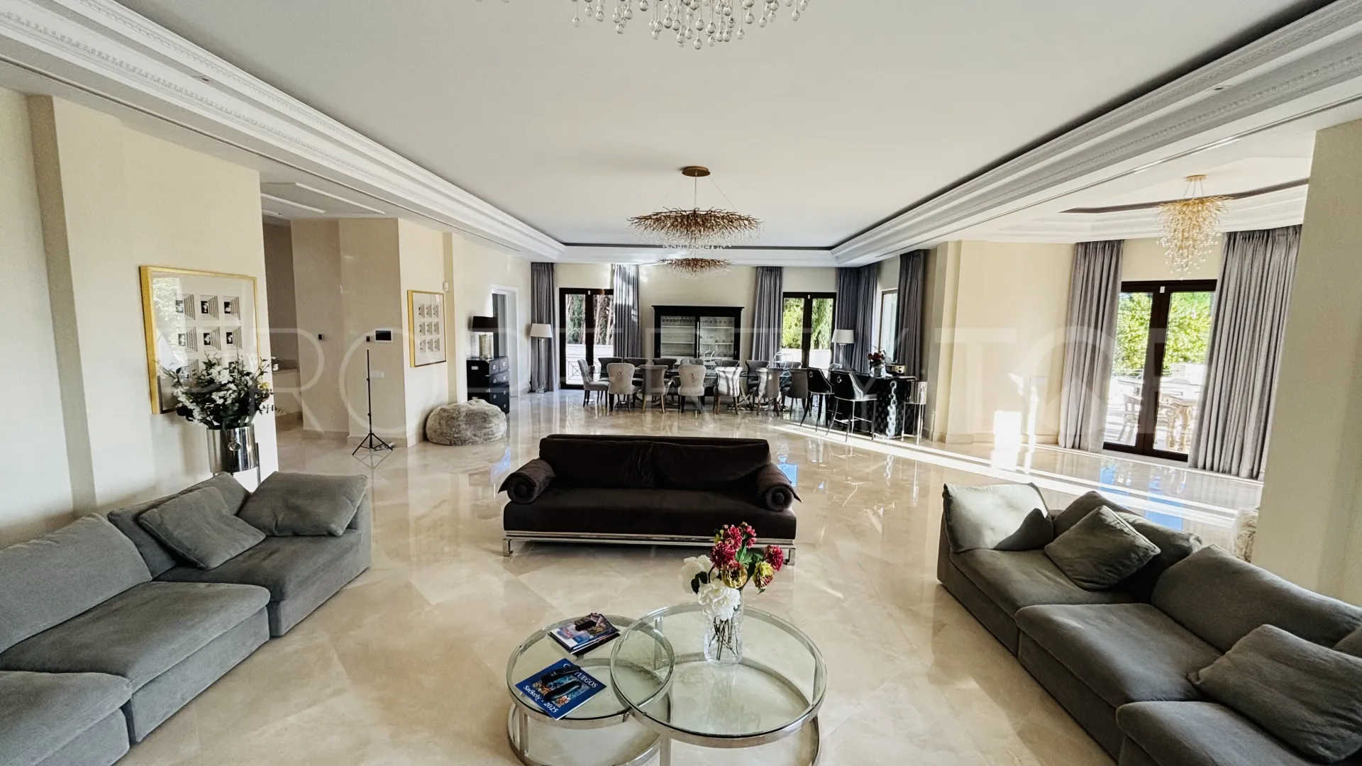 Comprar villa de 8 dormitorios en Sierra Blanca