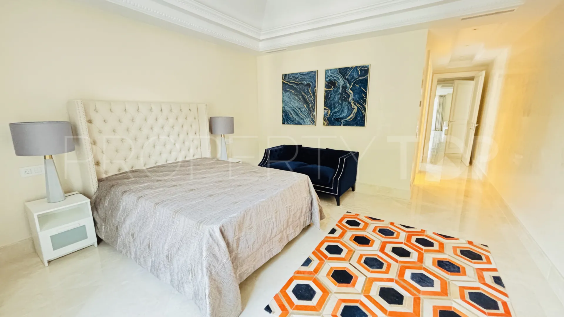 Comprar villa de 8 dormitorios en Sierra Blanca