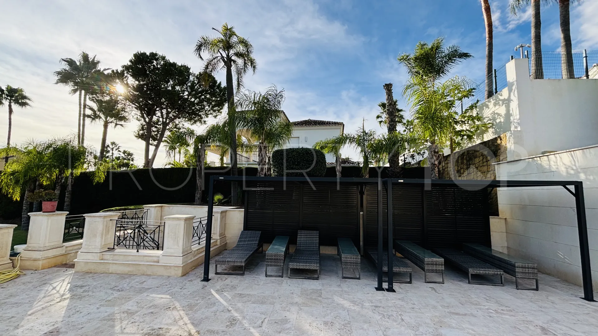 Comprar villa de 8 dormitorios en Sierra Blanca