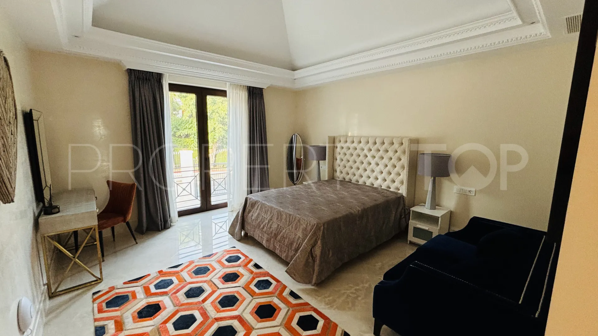 Comprar villa de 8 dormitorios en Sierra Blanca