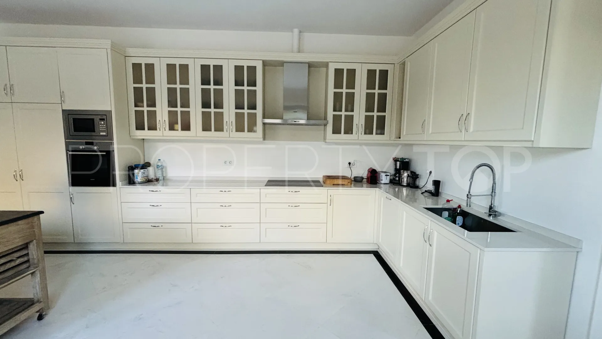 Comprar villa de 8 dormitorios en Sierra Blanca