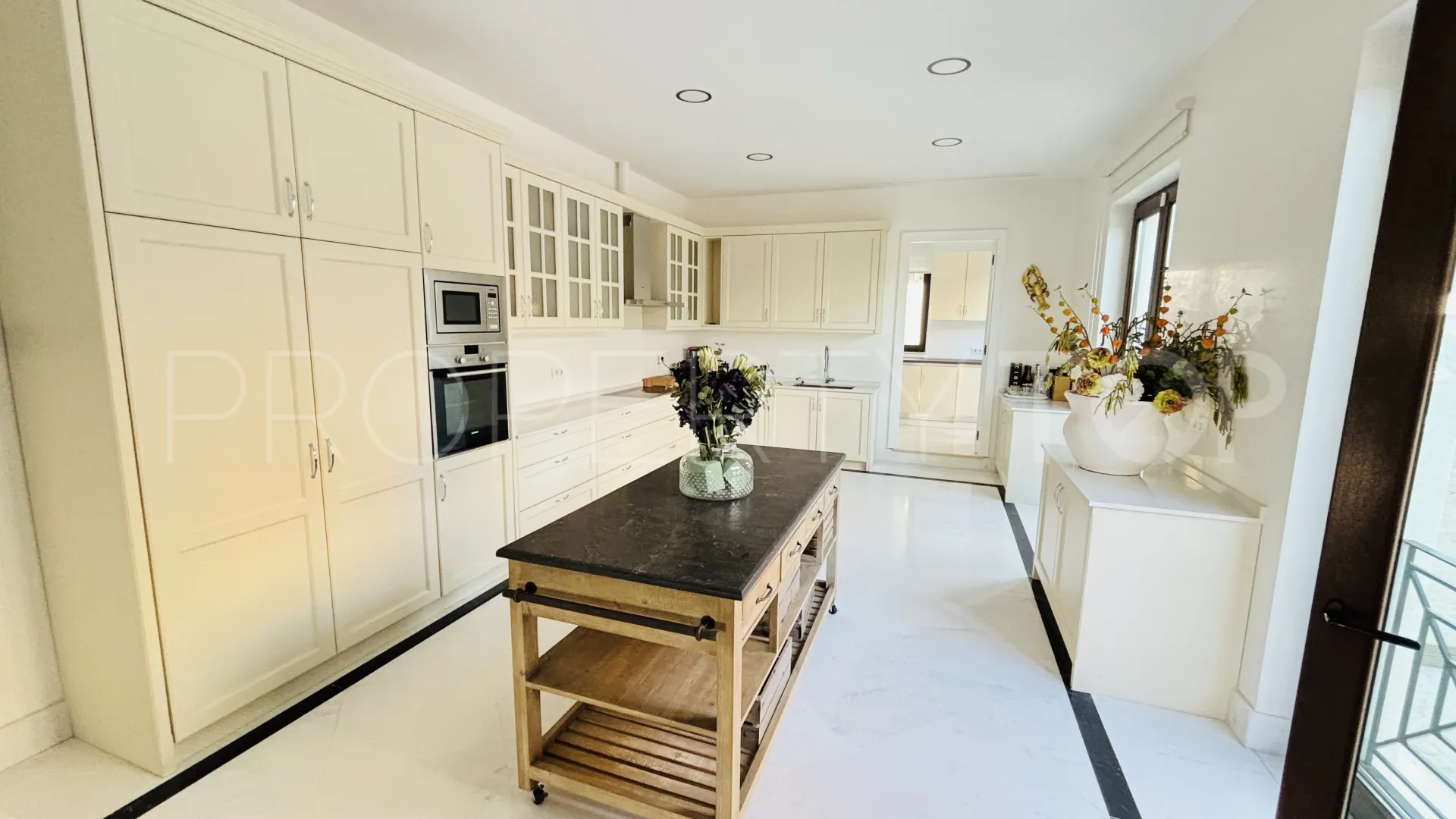 Comprar villa de 8 dormitorios en Sierra Blanca