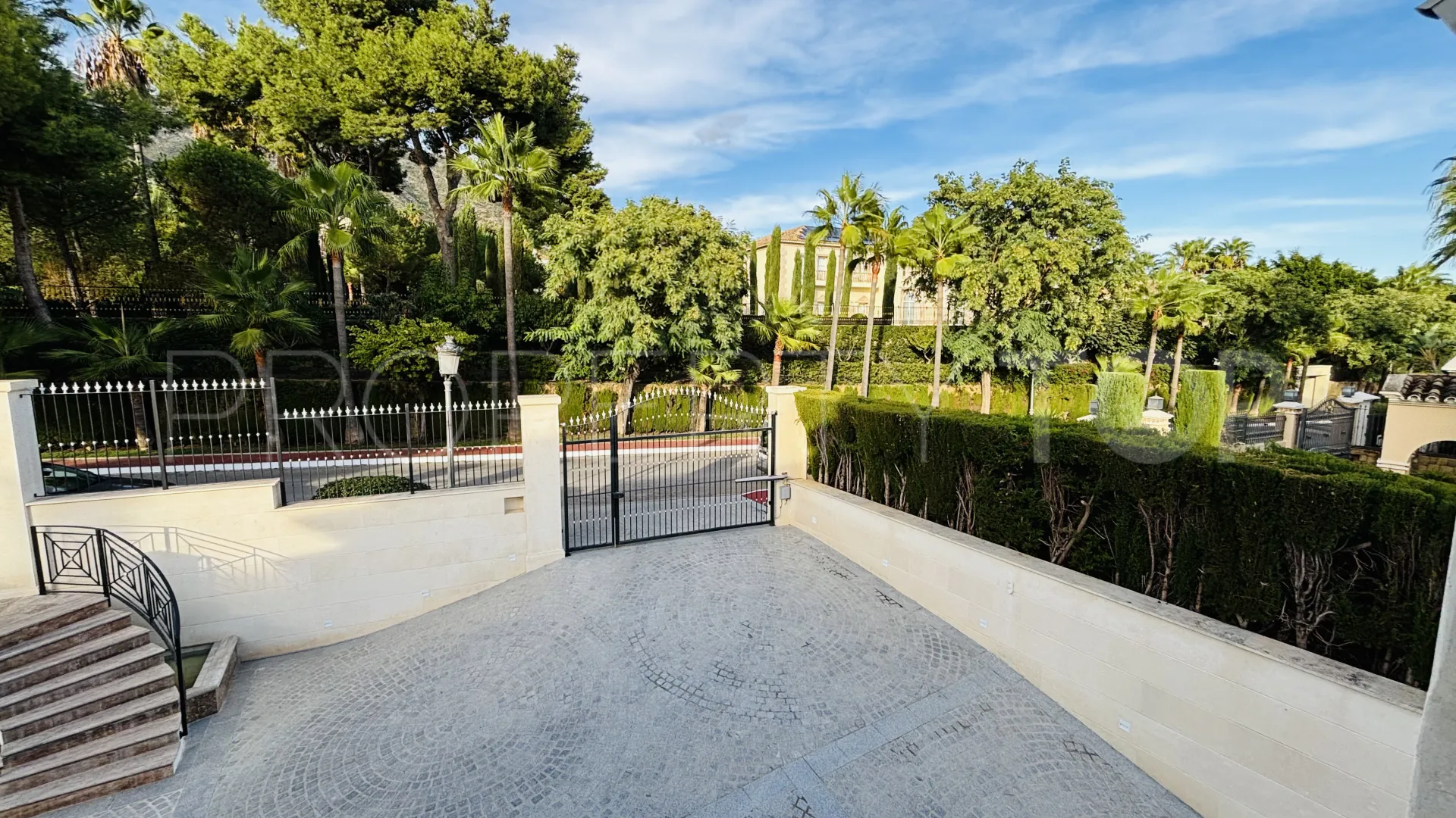 Comprar villa de 8 dormitorios en Sierra Blanca