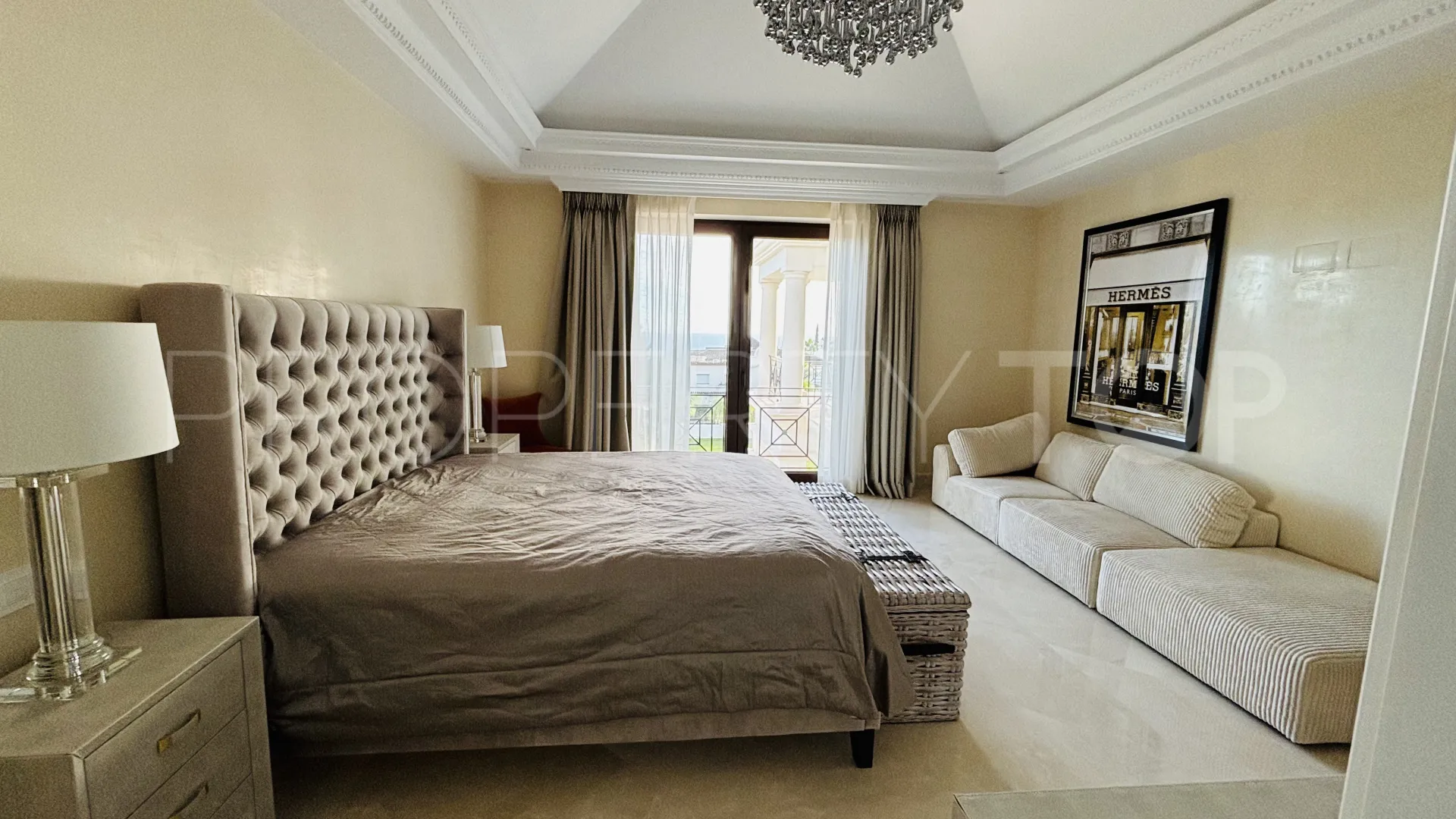 Comprar villa de 8 dormitorios en Sierra Blanca
