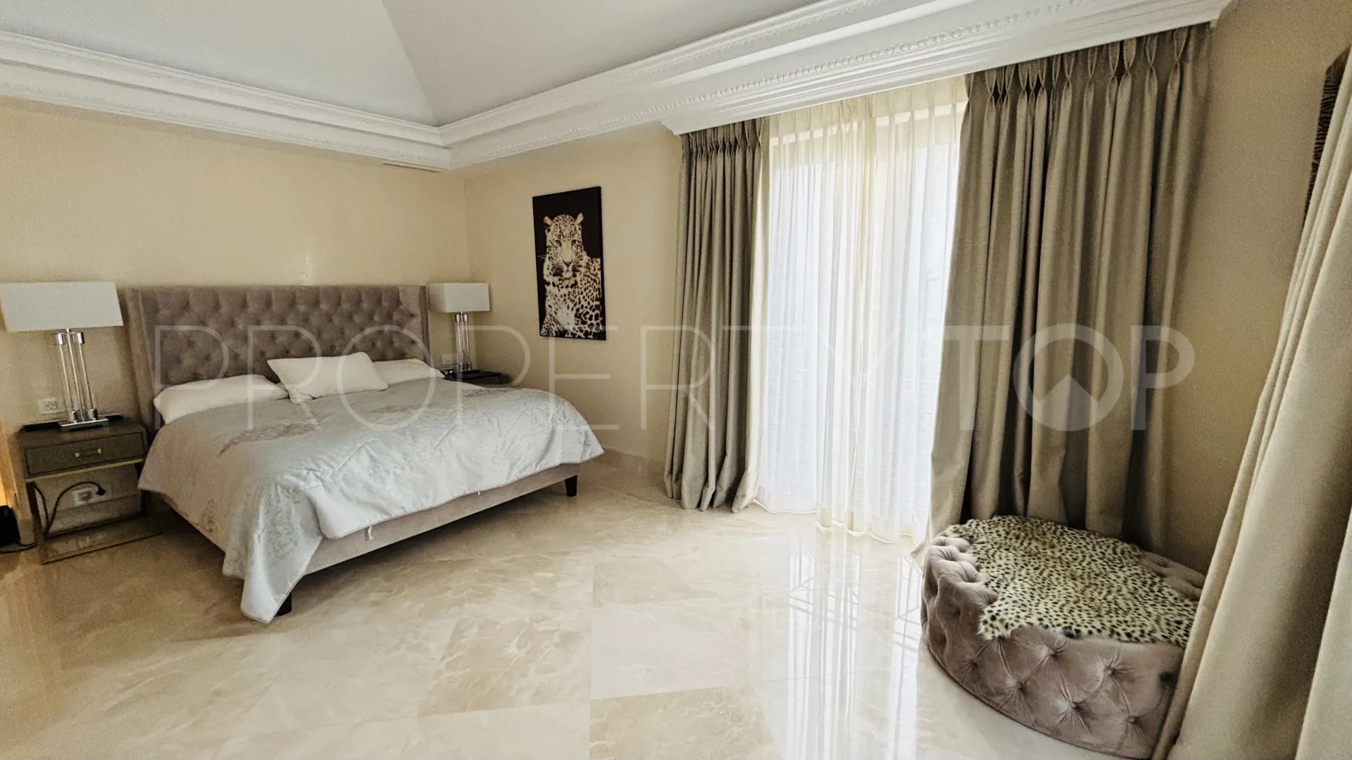 Comprar villa de 8 dormitorios en Sierra Blanca