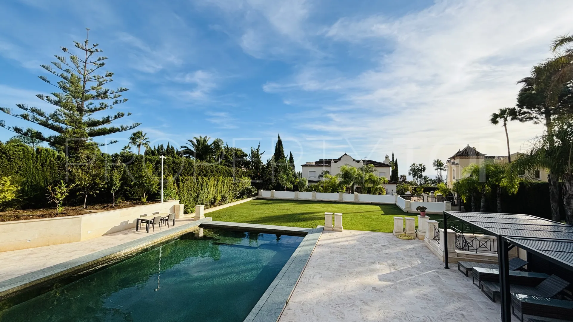 Comprar villa de 8 dormitorios en Sierra Blanca