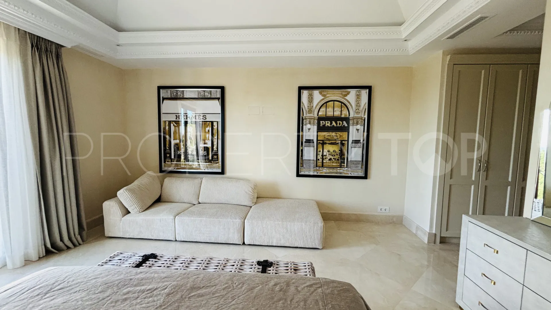 Comprar villa de 8 dormitorios en Sierra Blanca