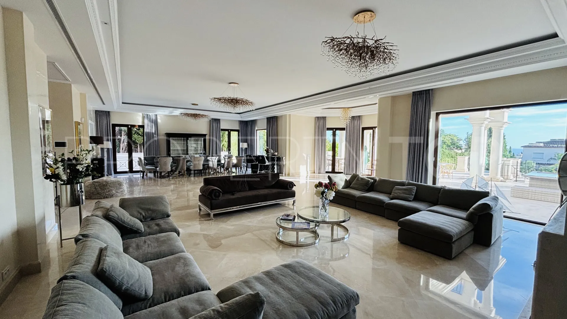 Comprar villa de 8 dormitorios en Sierra Blanca