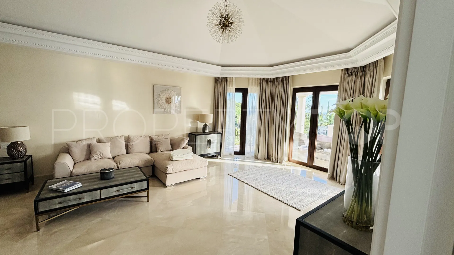 Comprar villa de 8 dormitorios en Sierra Blanca