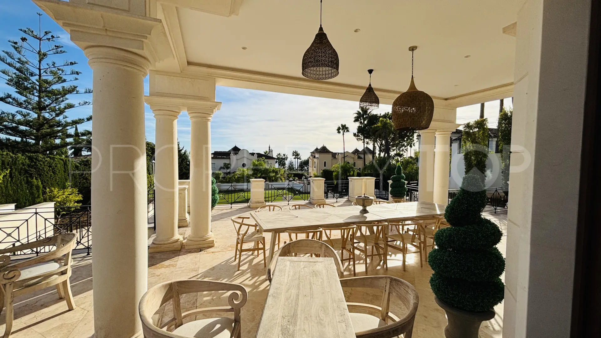 Comprar villa de 8 dormitorios en Sierra Blanca