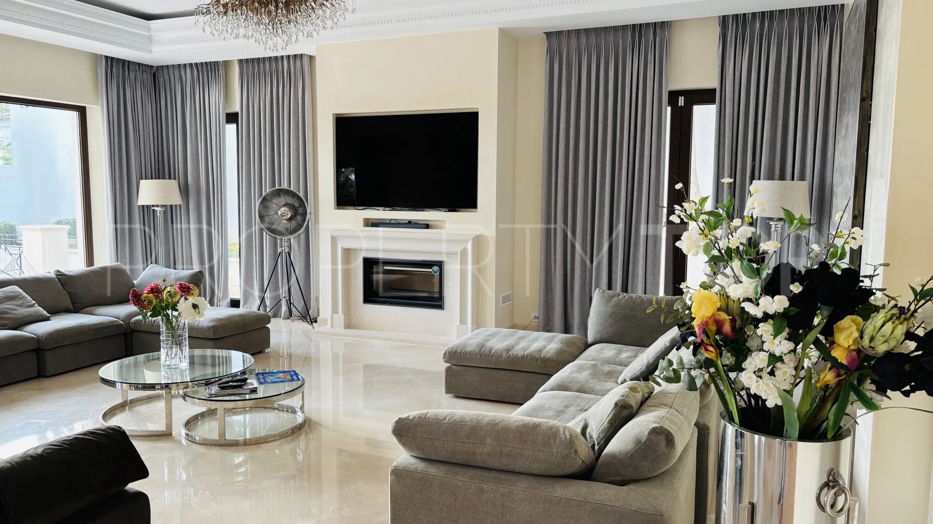 Comprar villa de 8 dormitorios en Sierra Blanca