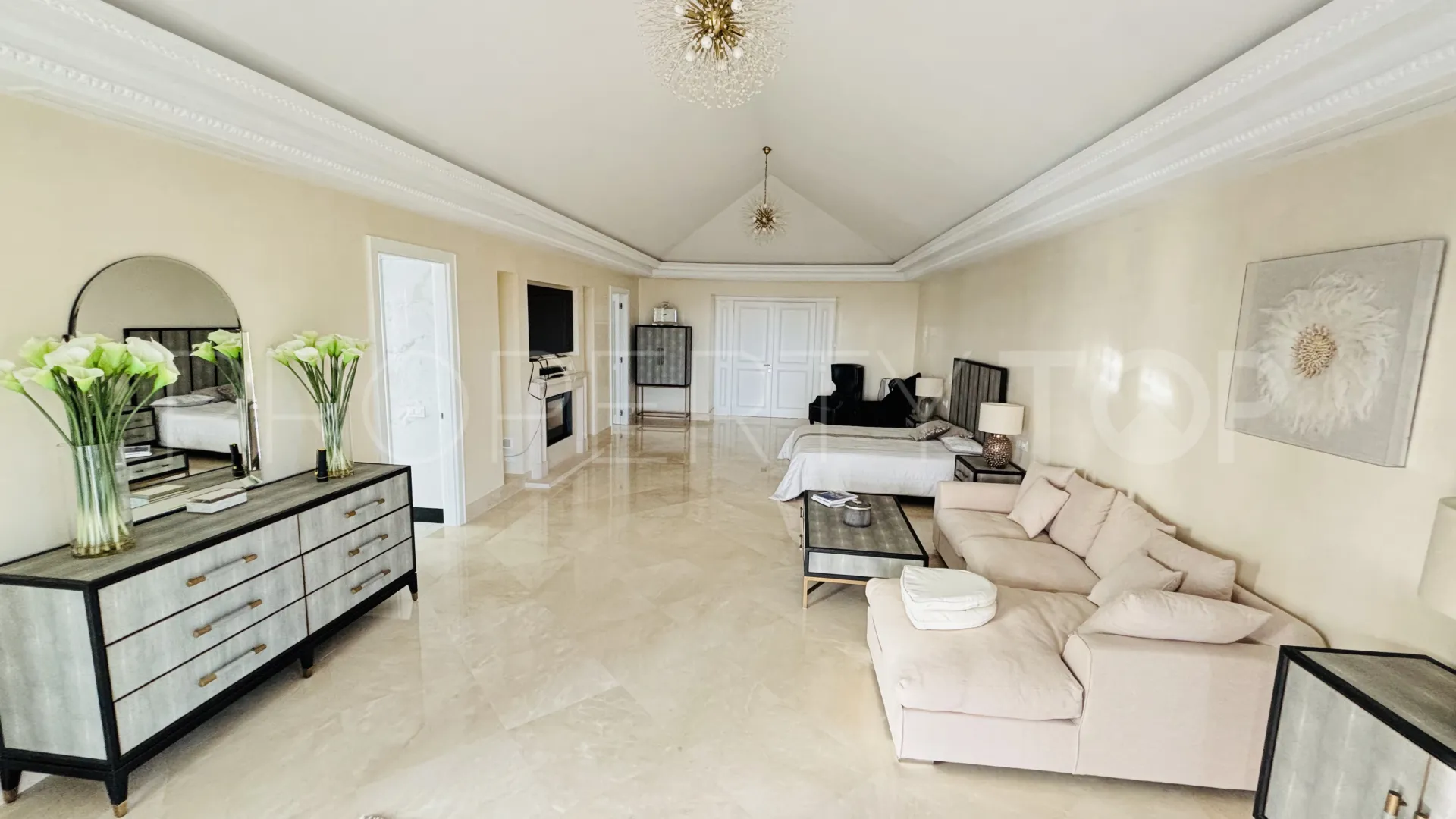Comprar villa de 8 dormitorios en Sierra Blanca