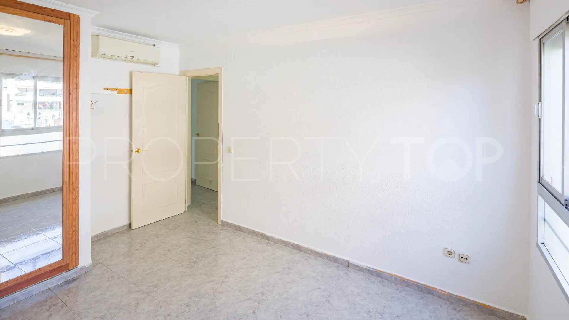 Comprar apartamento con 3 dormitorios en Playa de la Fontanilla