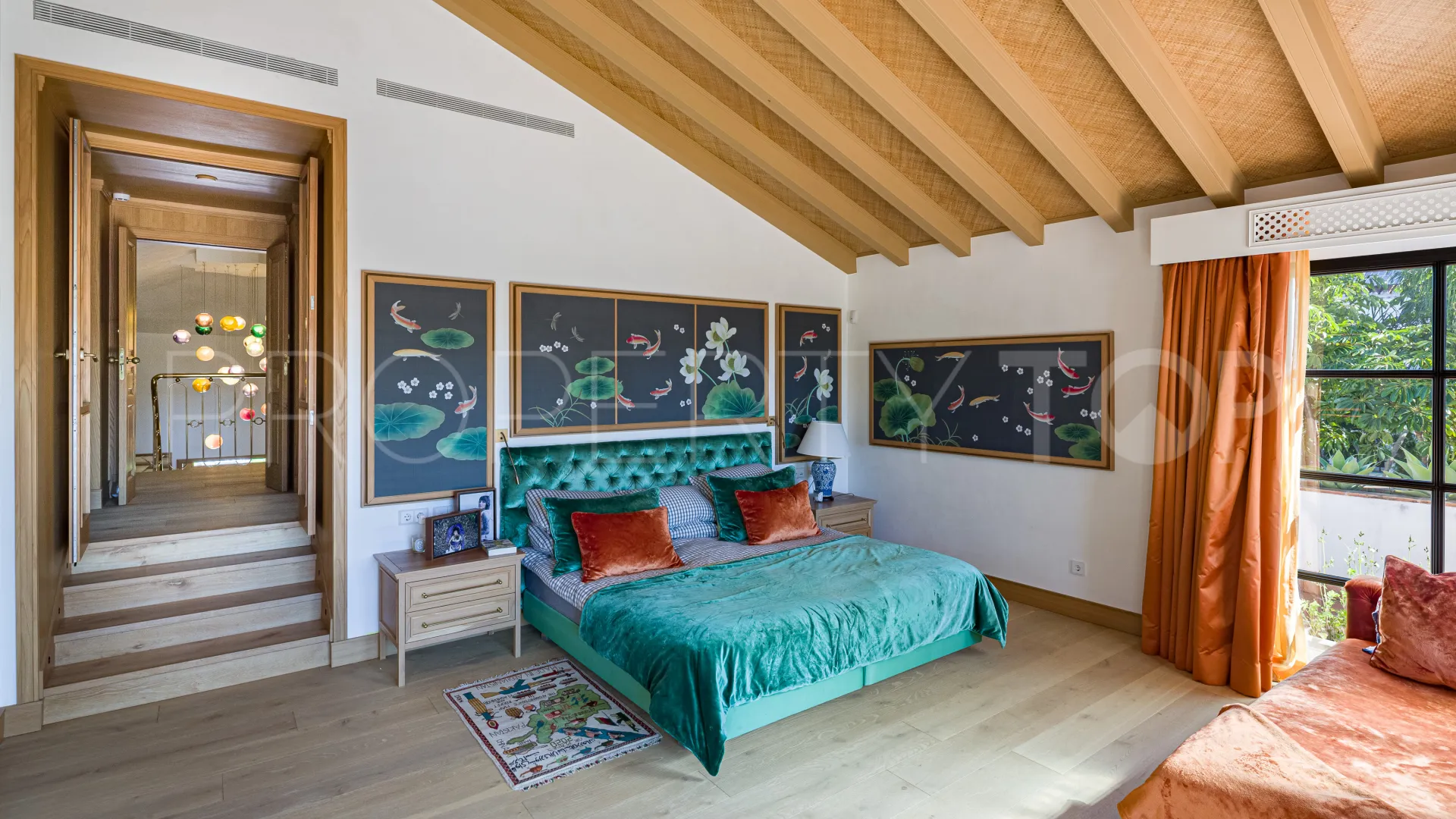 Villa a la venta en Aloha con 5 dormitorios