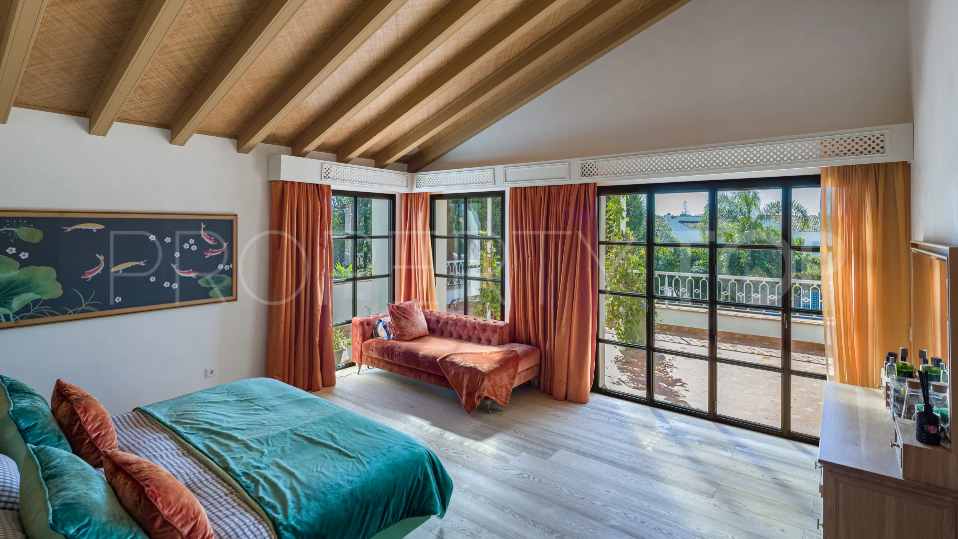 Villa a la venta en Aloha con 5 dormitorios