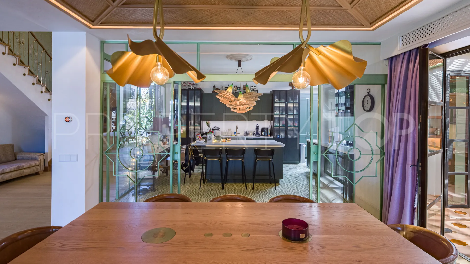 Villa a la venta en Aloha con 5 dormitorios