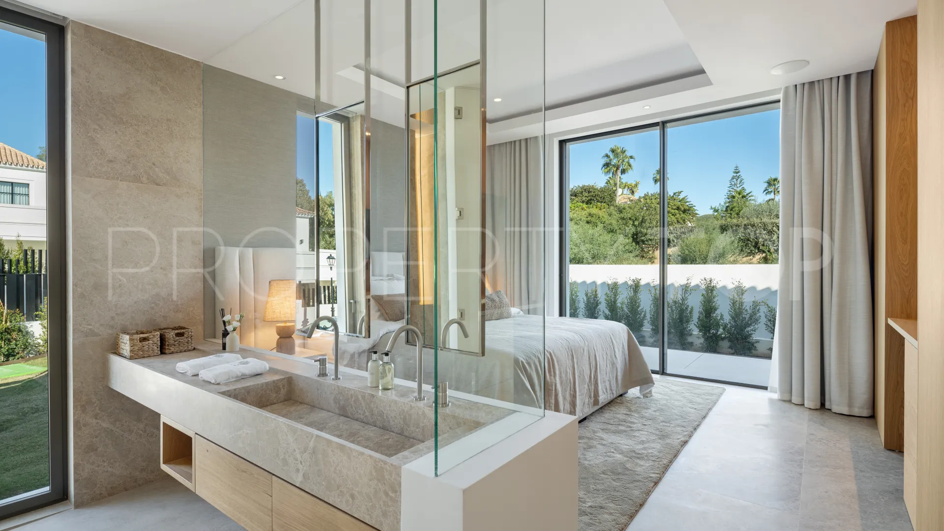For sale villa in Nueva Andalucia