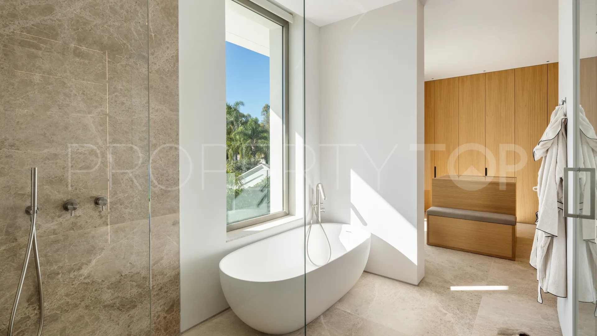 For sale villa in Nueva Andalucia