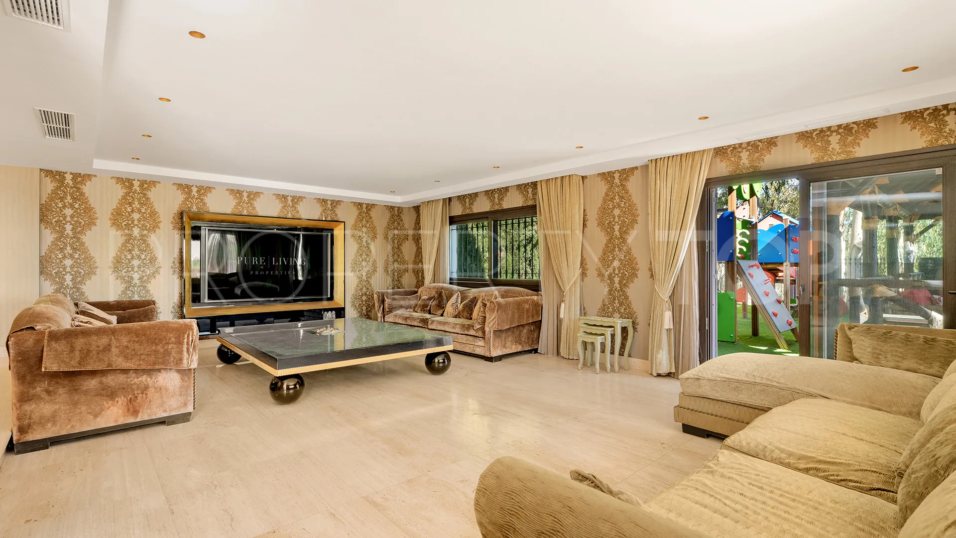 For sale El Herrojo villa