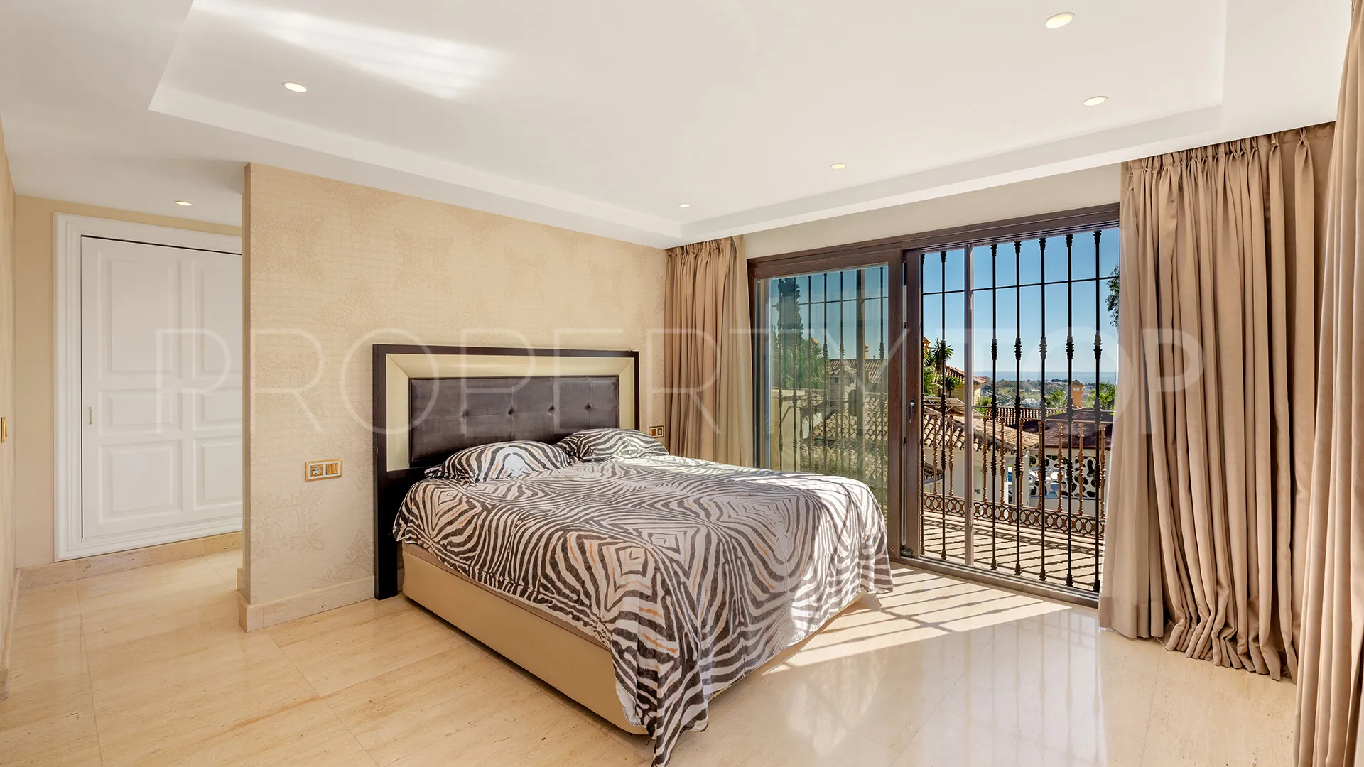 For sale El Herrojo villa