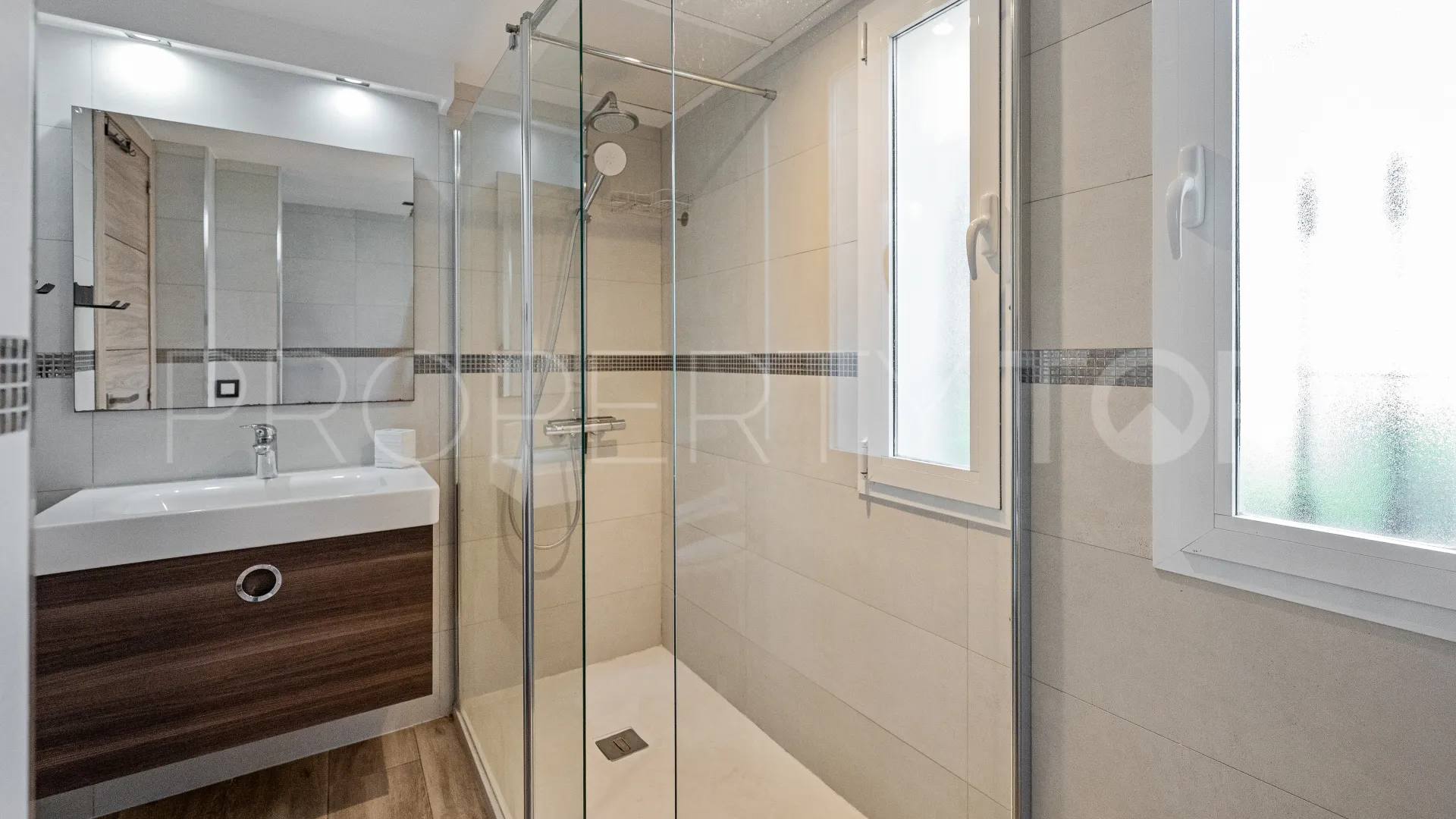 Comprar apartamento planta baja en Los Naranjos de Marbella