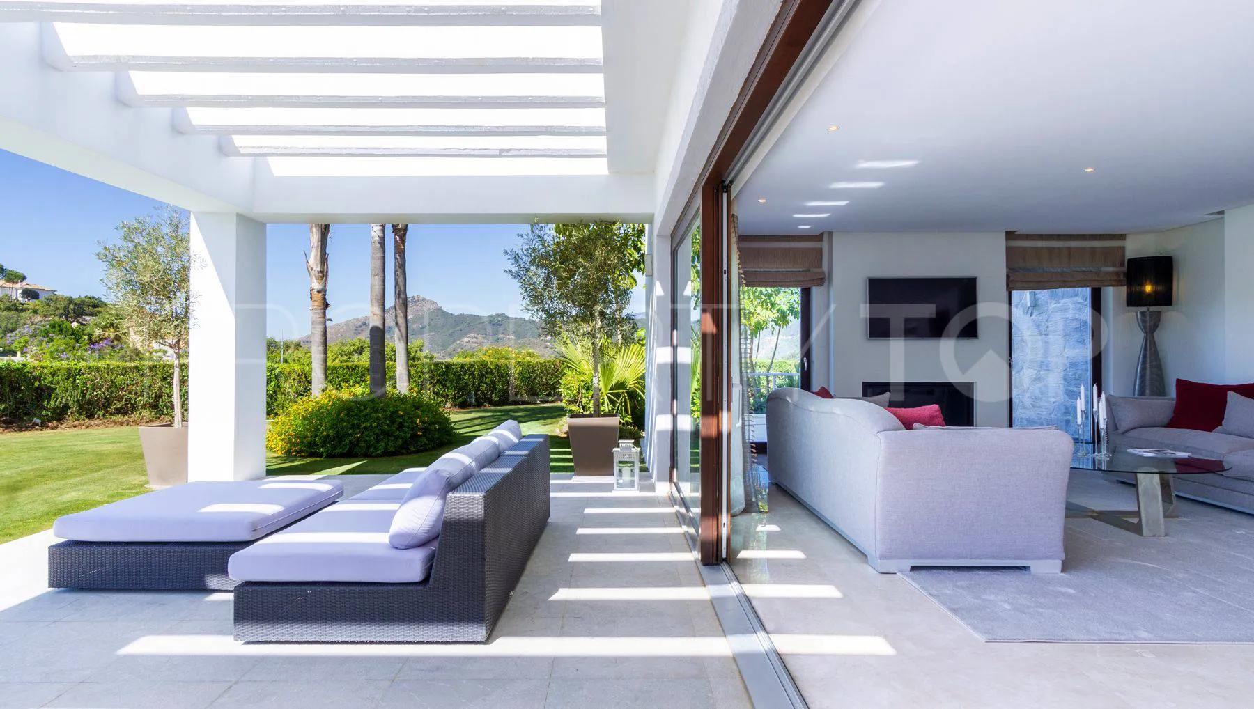 Buy villa with 5 bedrooms in La Zagaleta