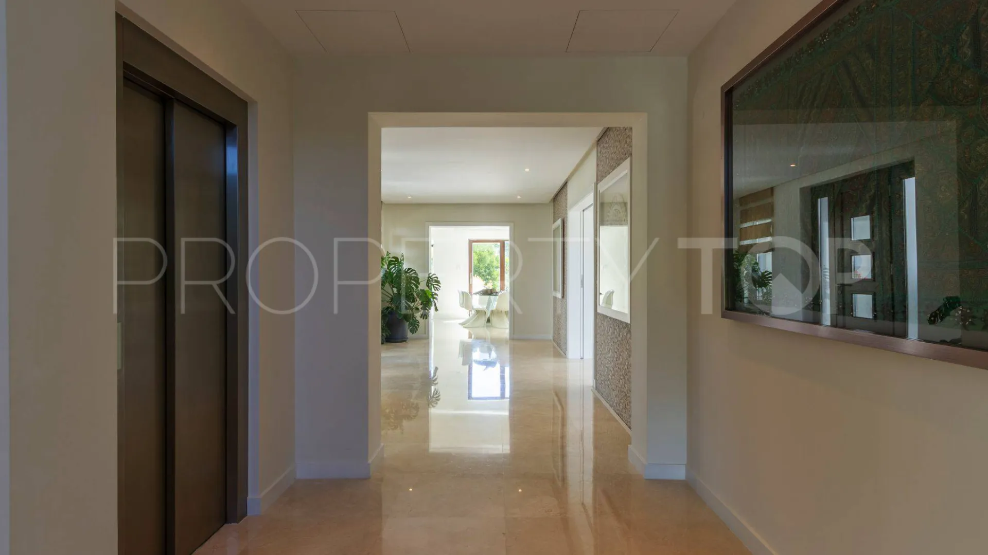 Buy villa with 5 bedrooms in La Zagaleta