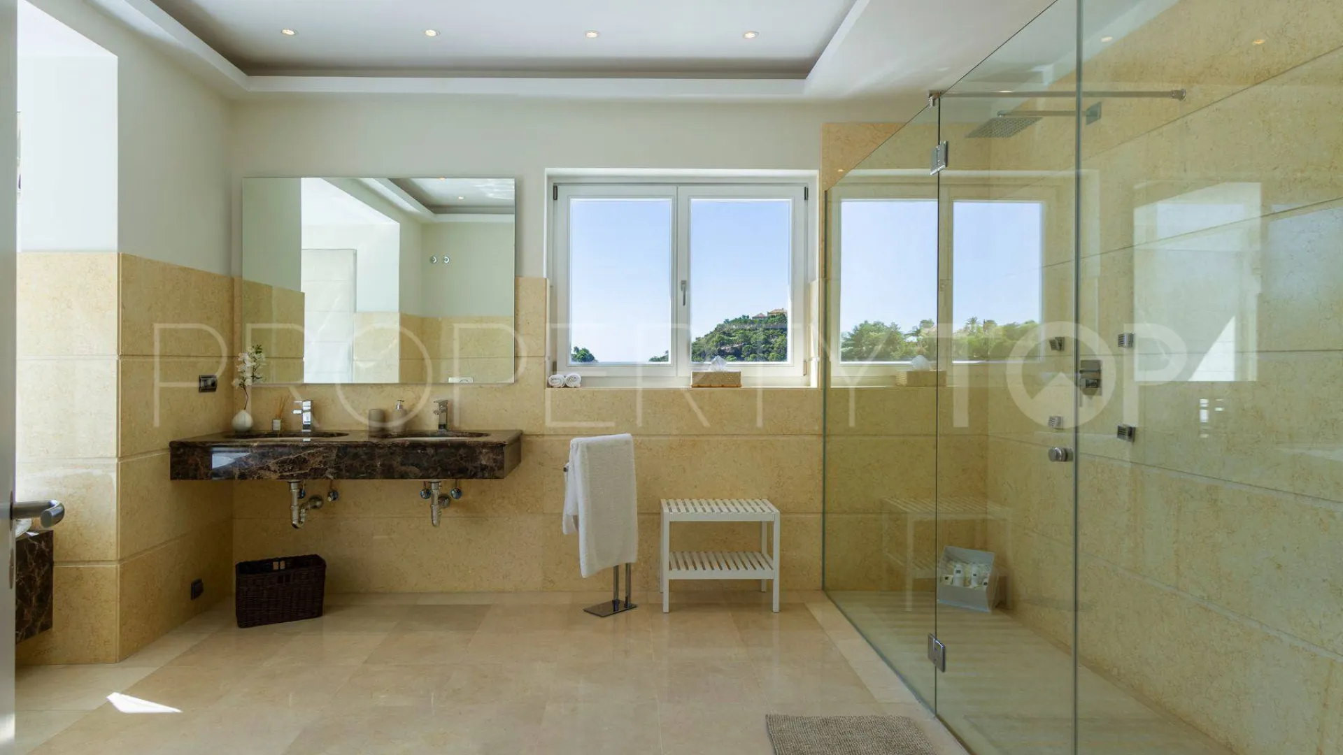 Buy villa with 5 bedrooms in La Zagaleta