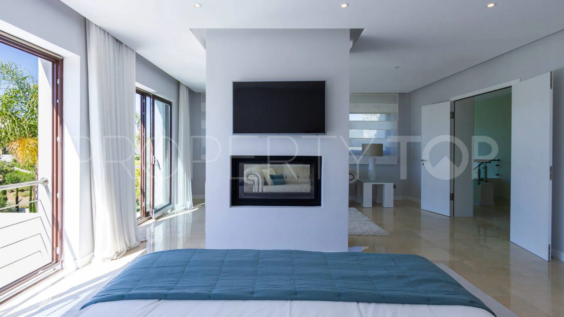 Buy villa with 5 bedrooms in La Zagaleta