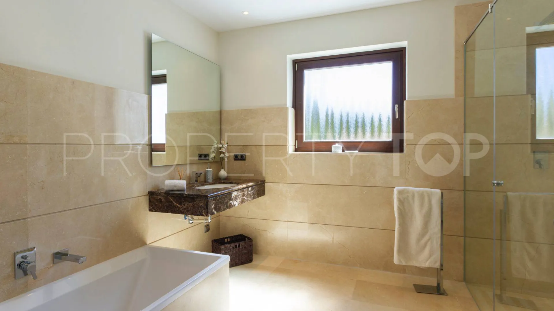 Buy villa with 5 bedrooms in La Zagaleta