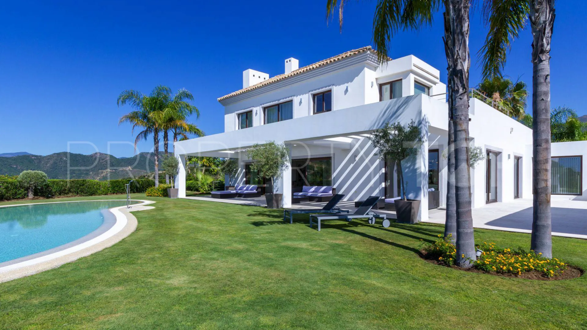 Buy villa with 5 bedrooms in La Zagaleta