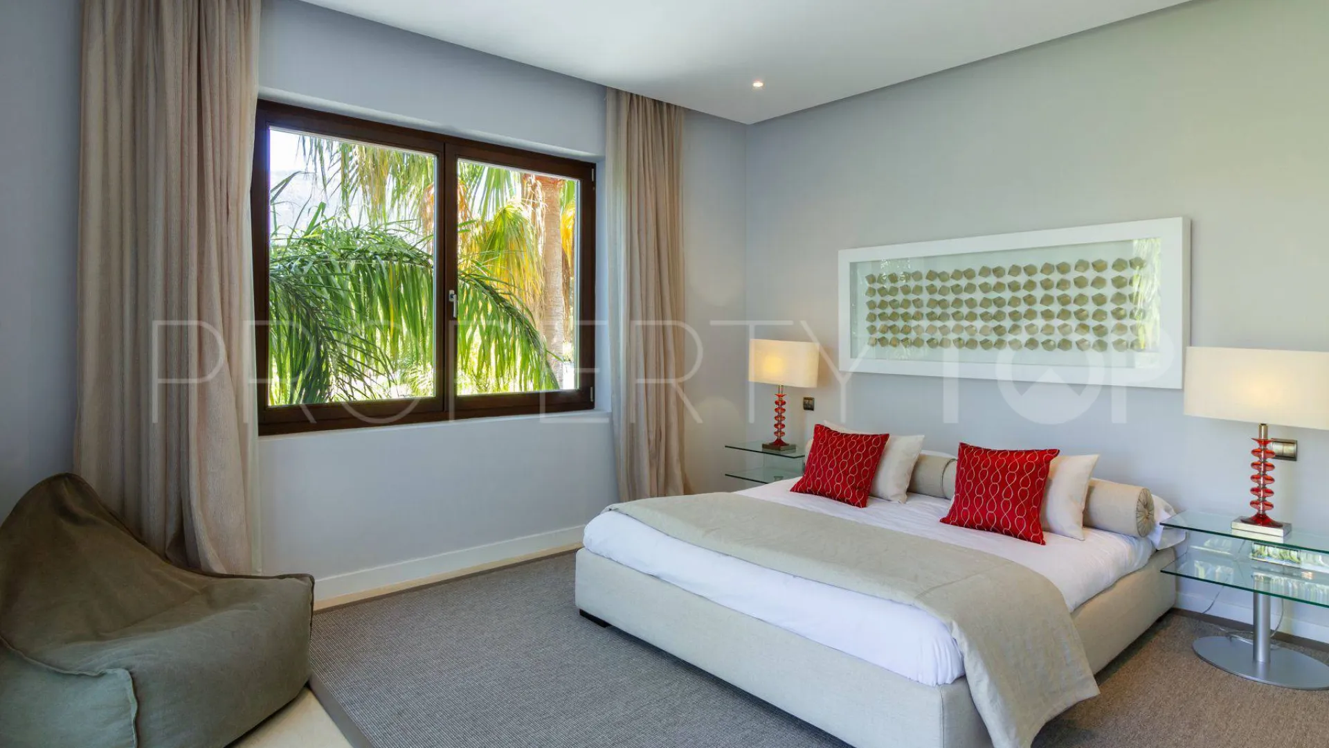Buy villa with 5 bedrooms in La Zagaleta