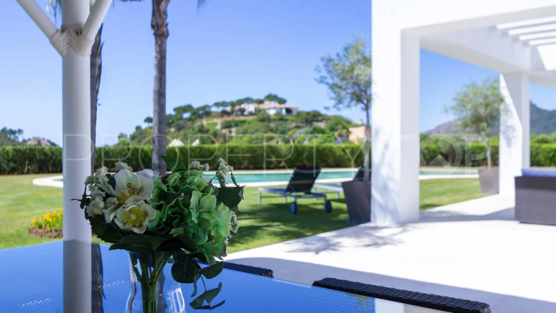 Buy villa with 5 bedrooms in La Zagaleta