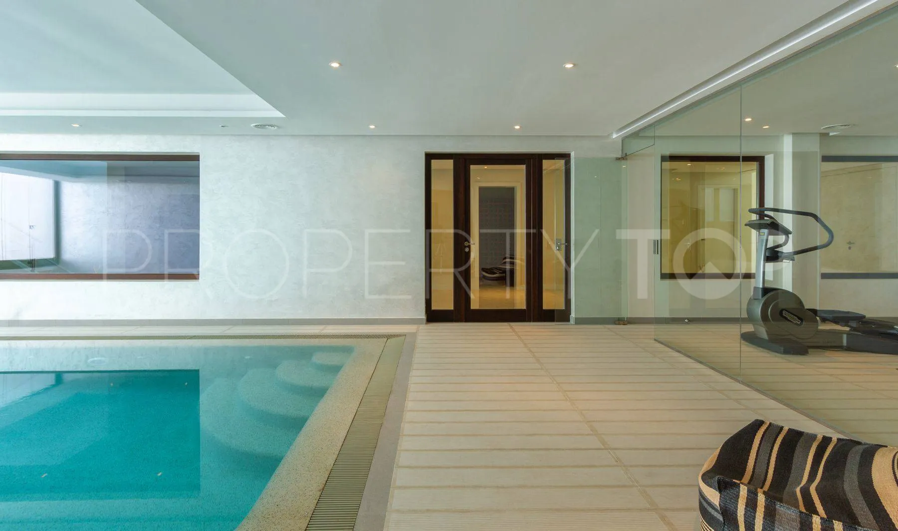 Buy villa with 5 bedrooms in La Zagaleta