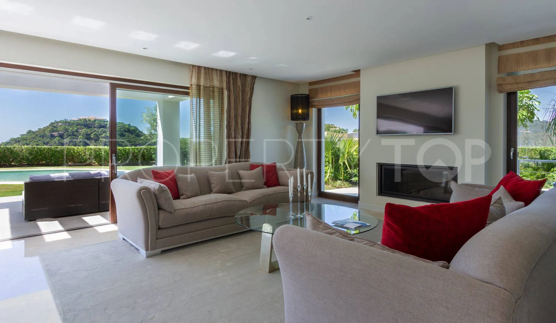 Buy villa with 5 bedrooms in La Zagaleta