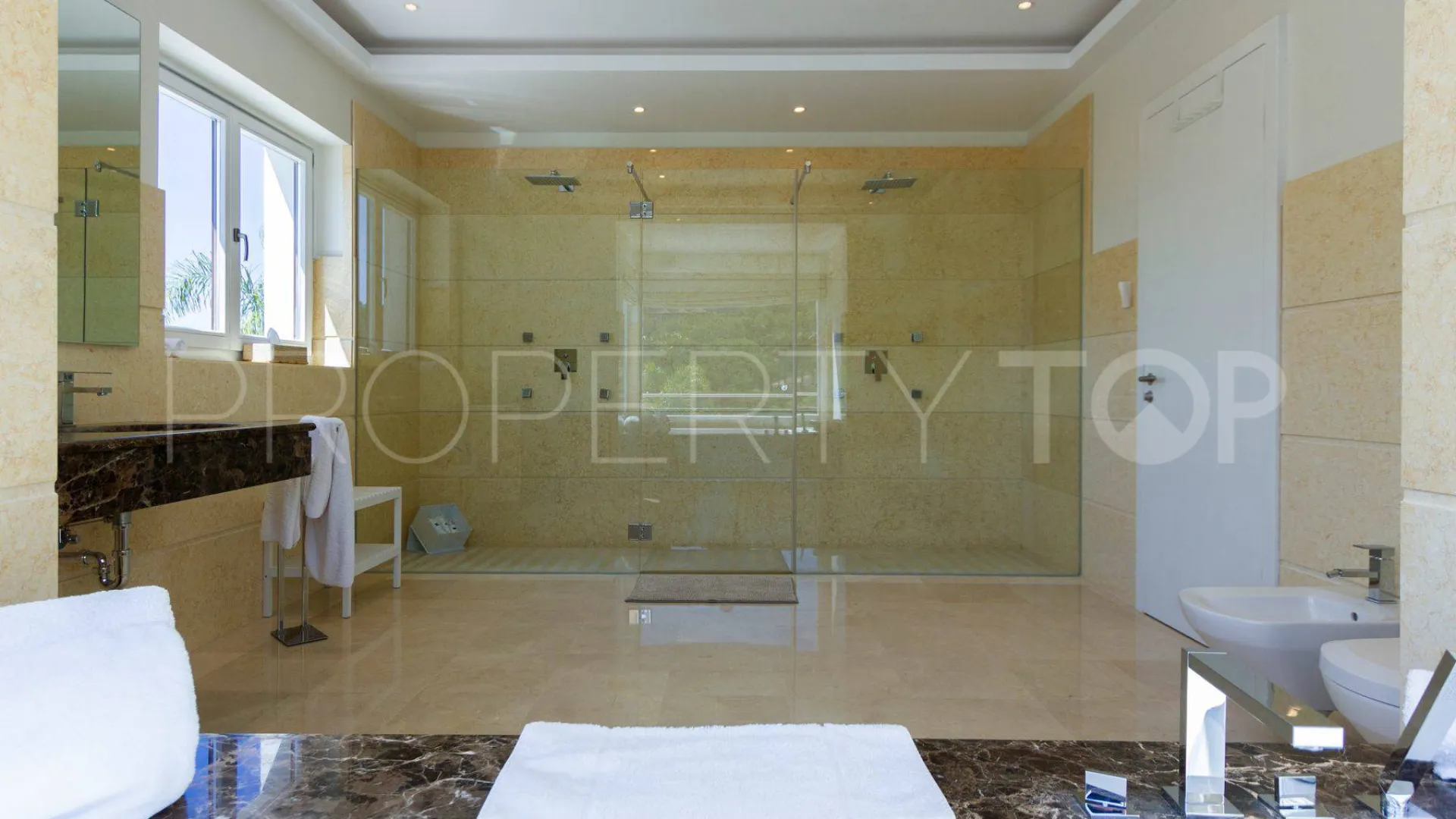 Buy villa with 5 bedrooms in La Zagaleta